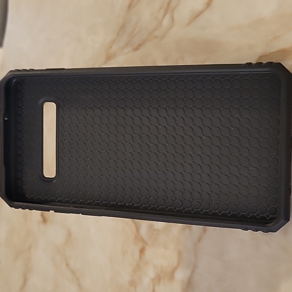 Cell phone case and screen protector - Picture 2 of 4